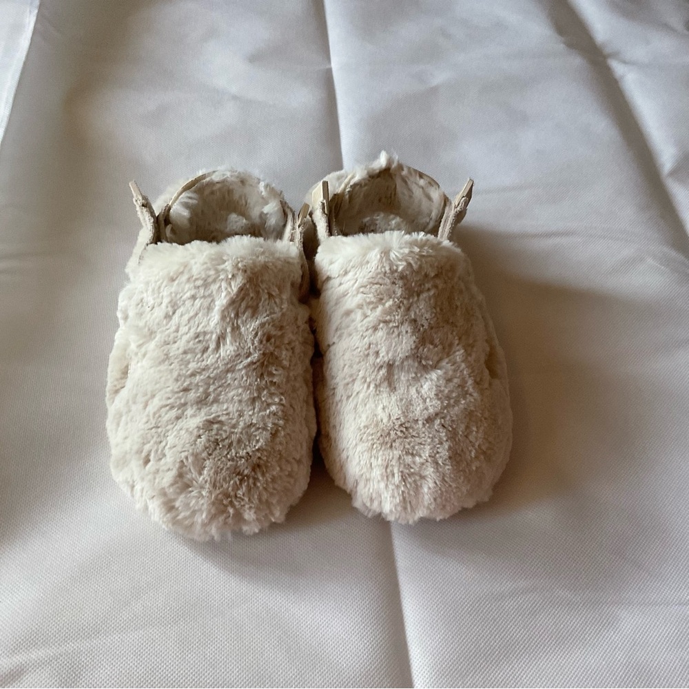 Nike Fuzzy Cream Slippers